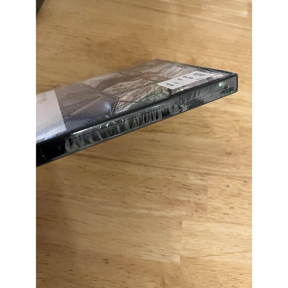 A View To A Kill 1985 DVD Action Roger Moore Grace Jones Christopher Walken Pre- - Picture 3 of 4